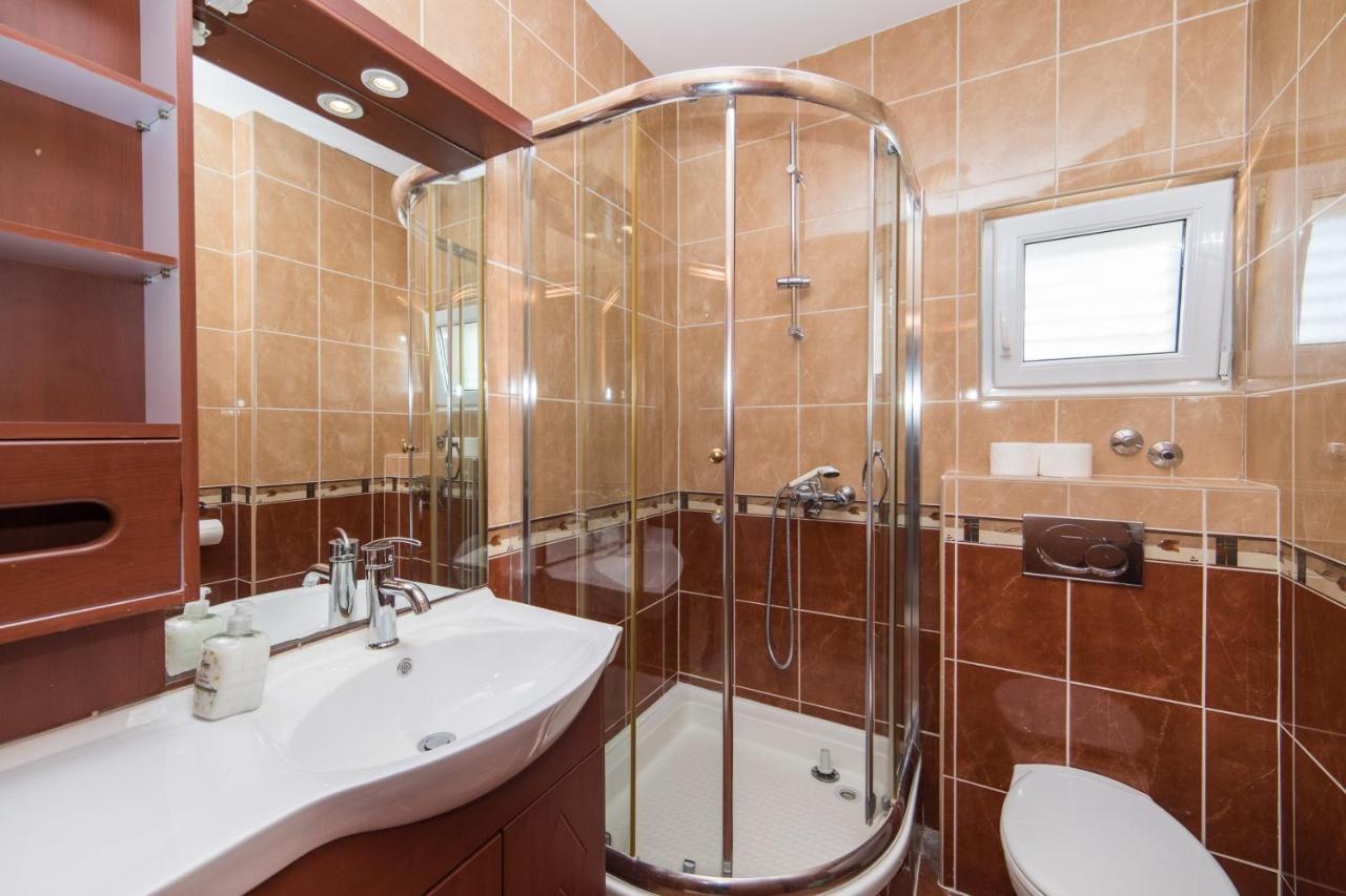 Apartments Hermina Tučepi エクステリア 写真