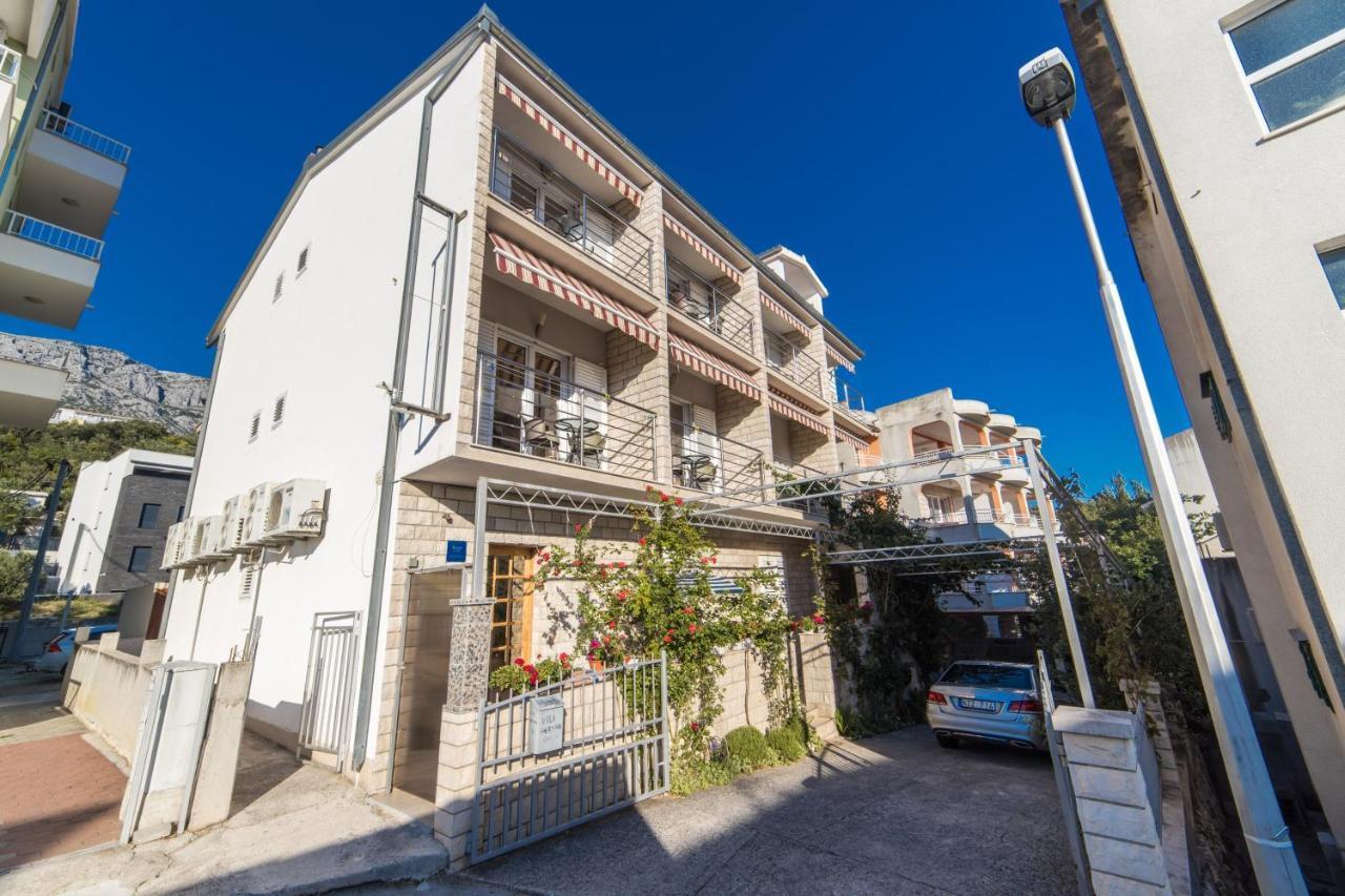 Apartments Hermina Tučepi エクステリア 写真
